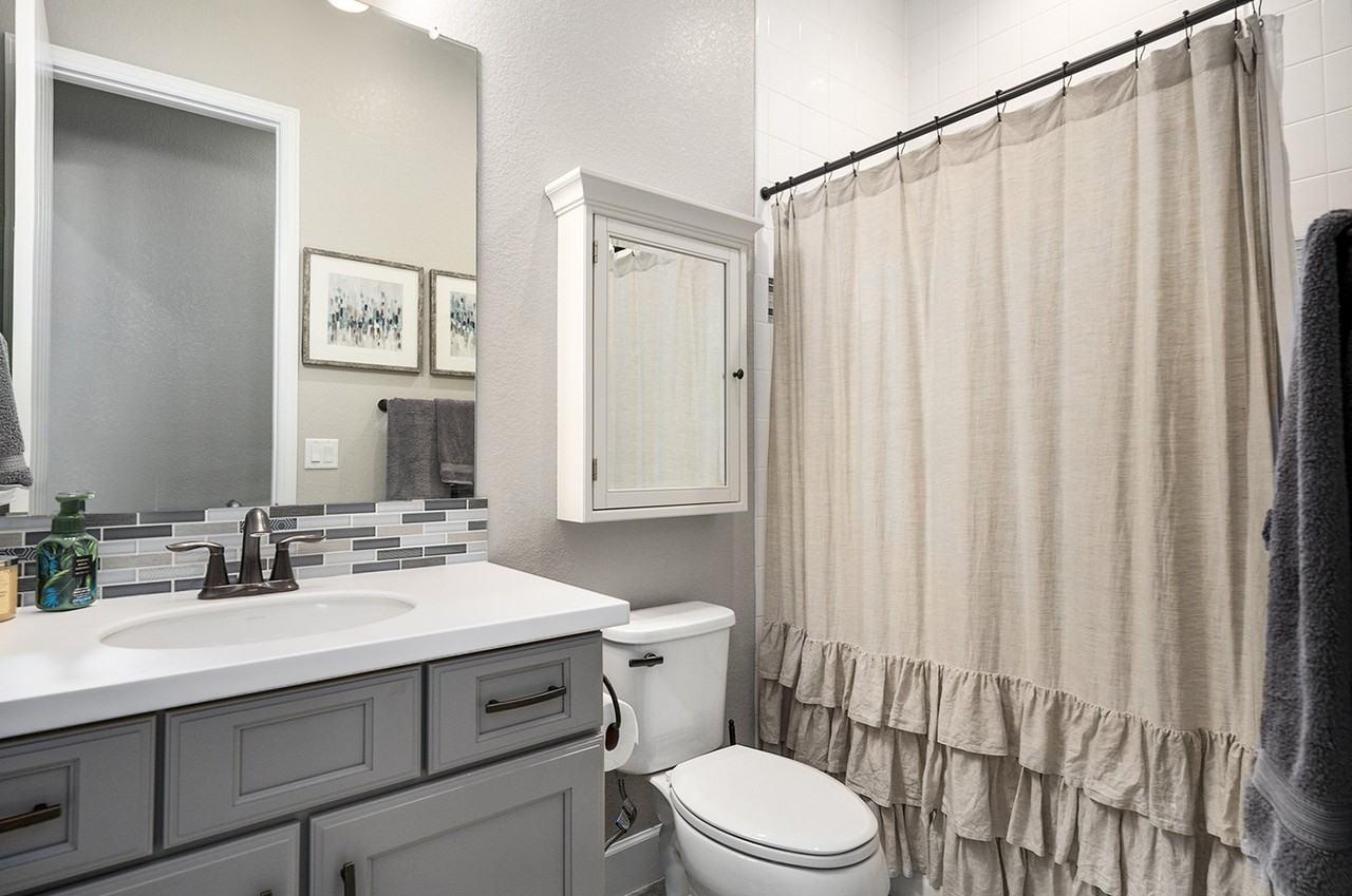 7996 S Jamestown Ct - Photo 2 of 20