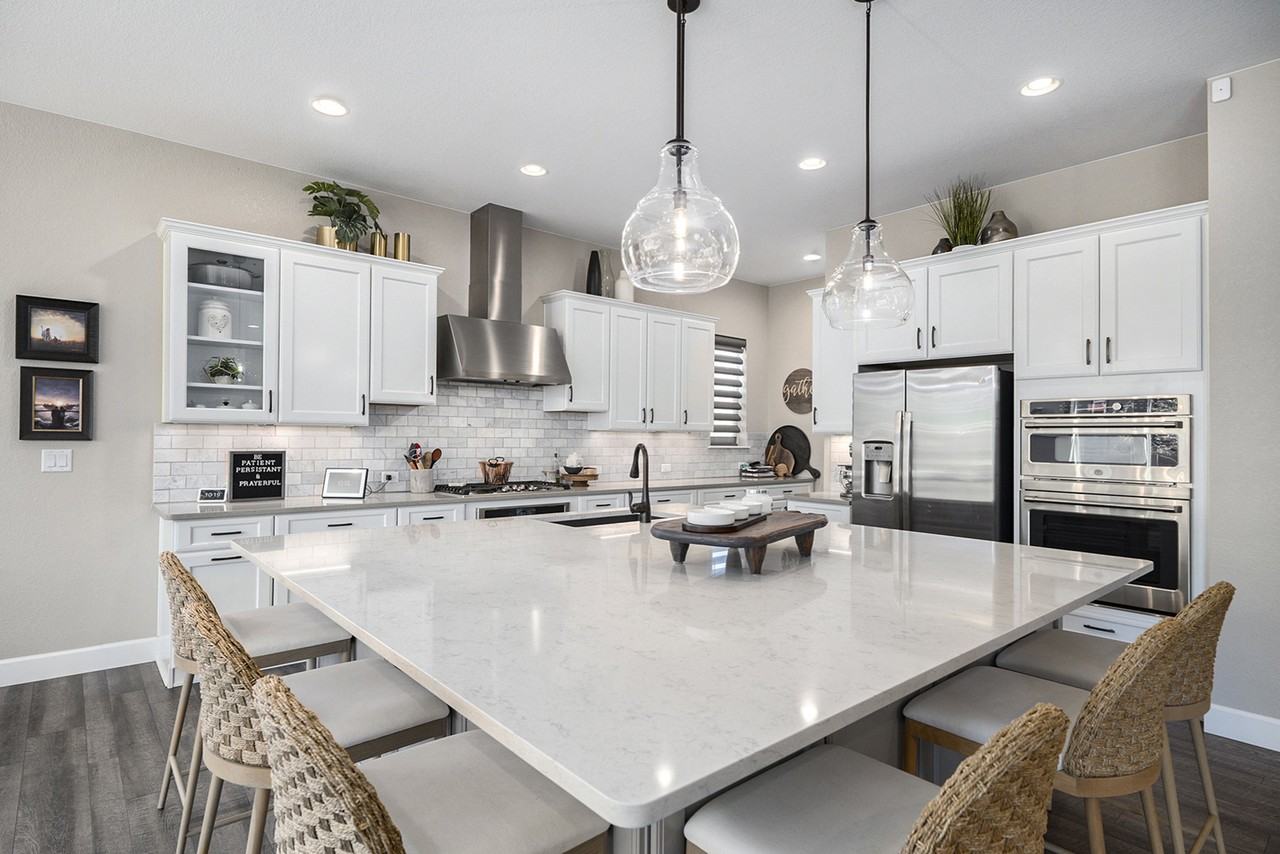 7996 S Jamestown Ct - Photo 2 of 20