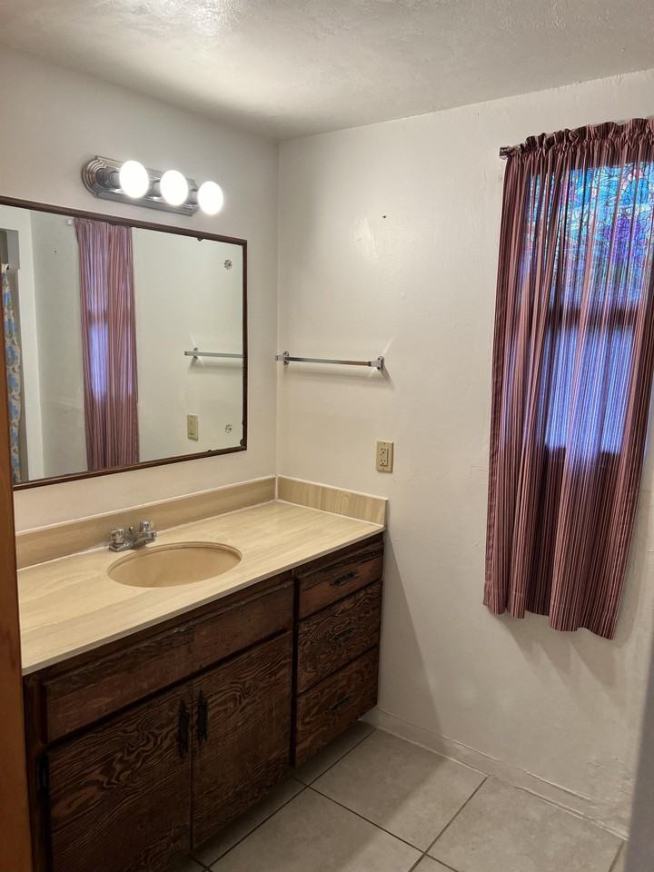2955 N Alvernon Way - Photo 3 of 10