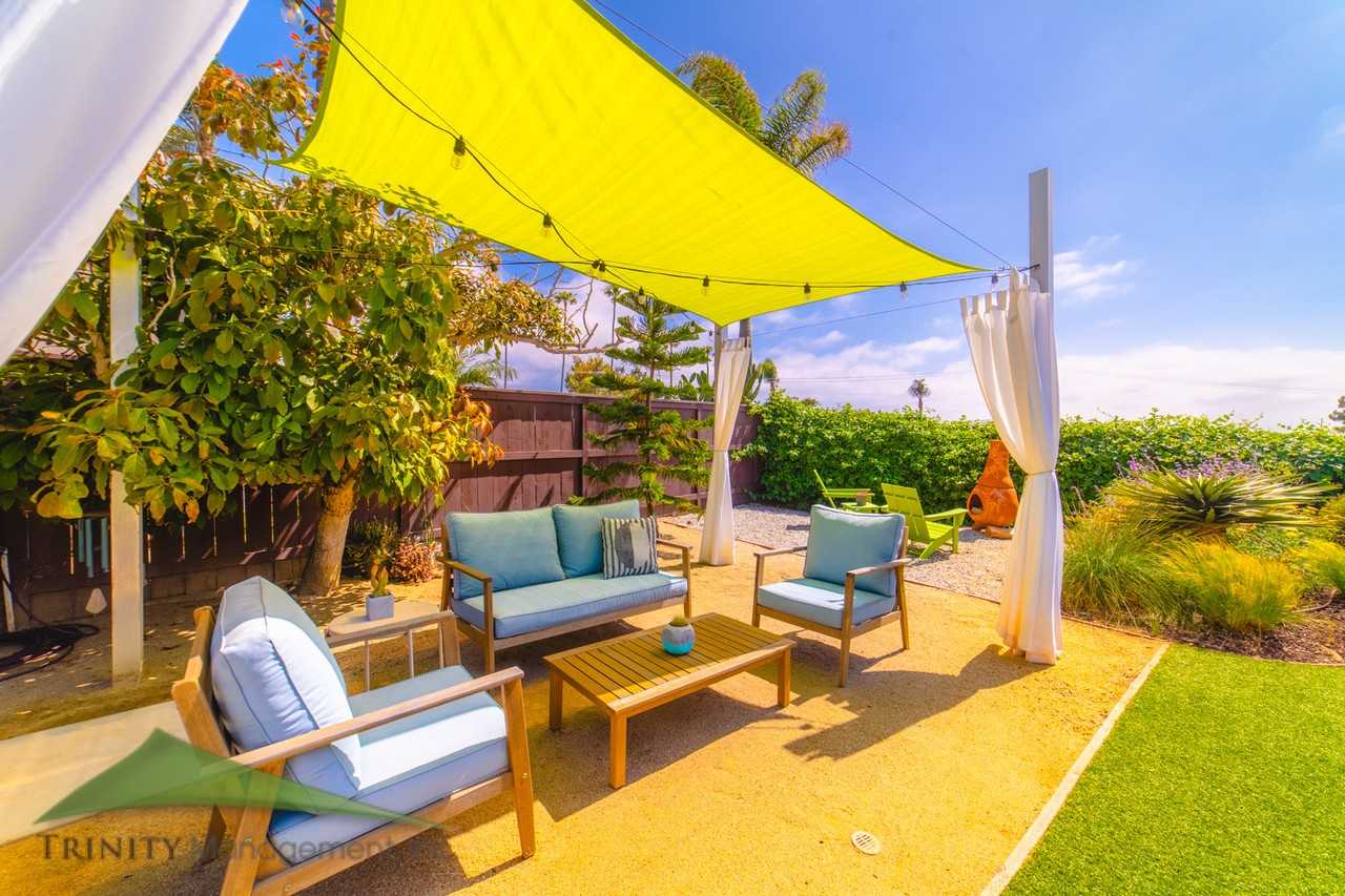 616 Hymettus Ave - Photo 6 of 26