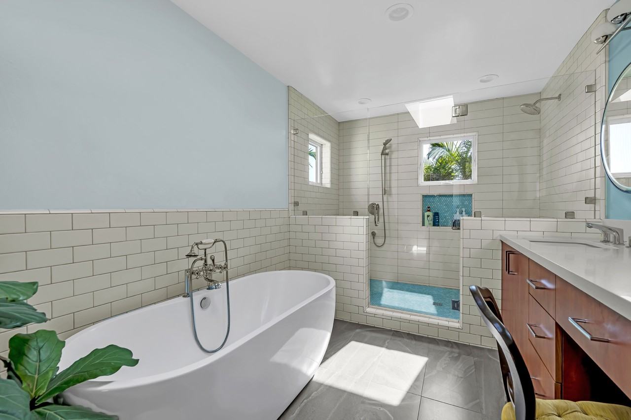 616 Hymettus Ave - Photo 2 of 26