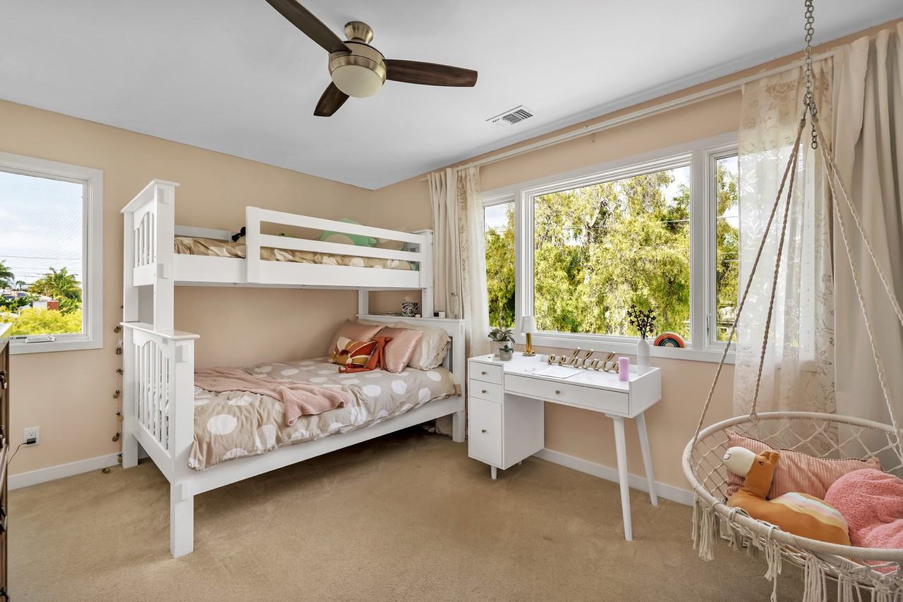 616 Hymettus Ave - Photo 5 of 26