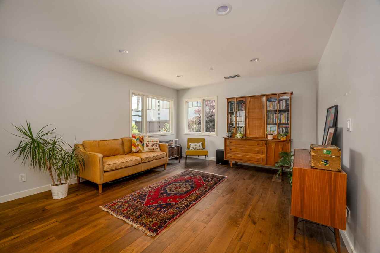 616 Hymettus Ave - Photo 5 of 26