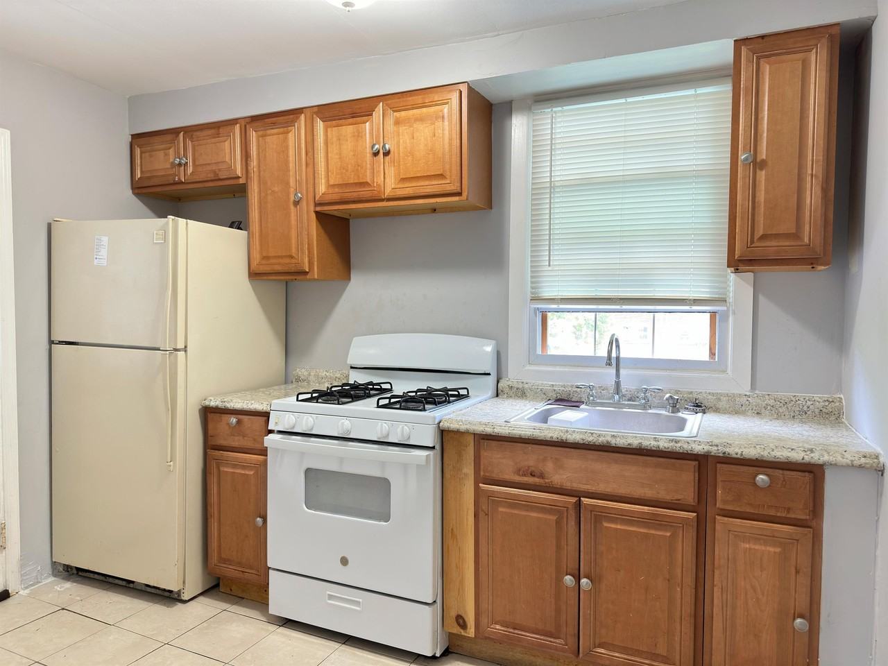 6919 Guilford Rd - Photo 6 of 41