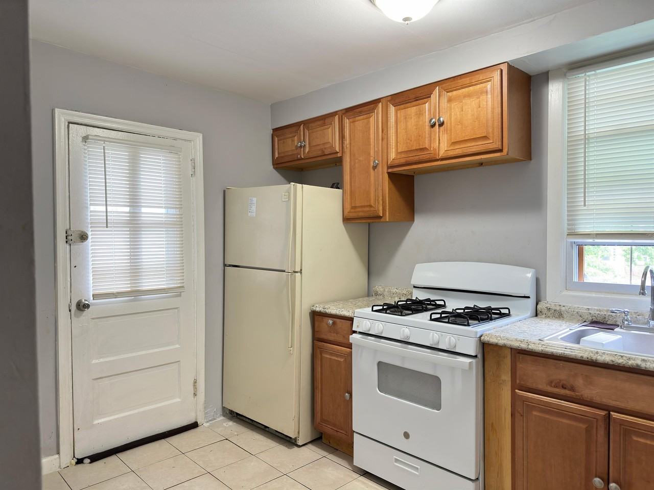 6919 Guilford Rd - Photo 3 of 41