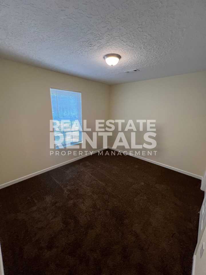 1507 Van Buren Ave - Photo 2 of 7