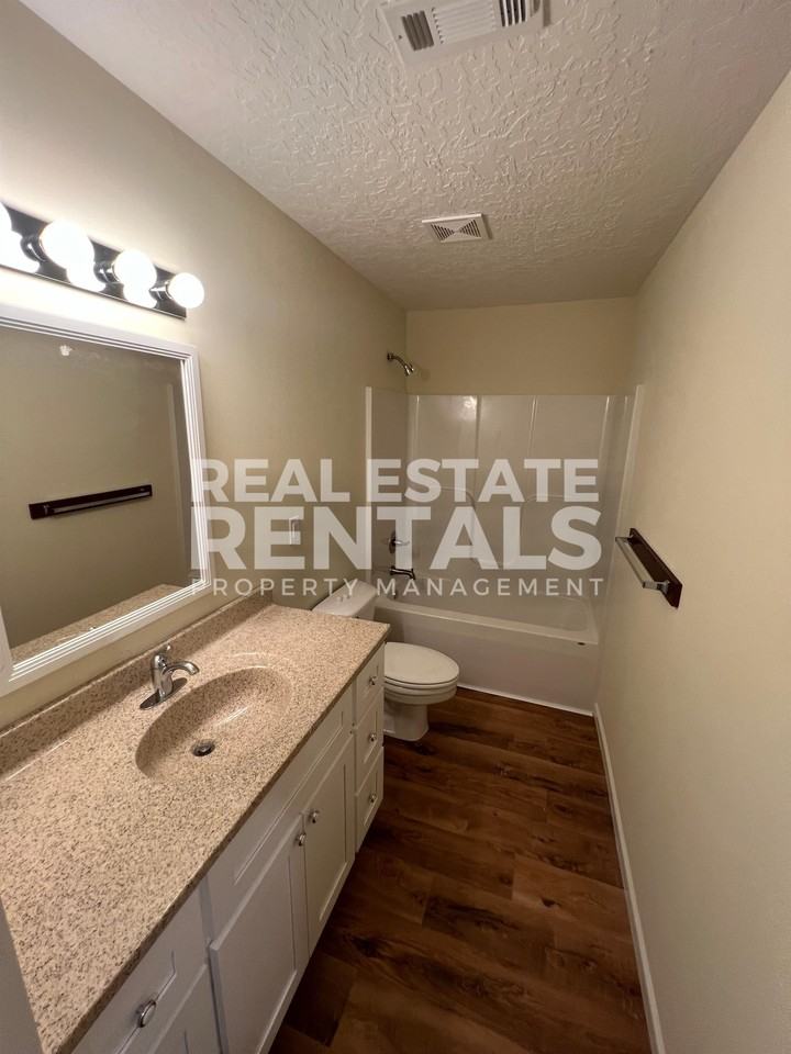 1507 Van Buren Ave - Photo 3 of 7