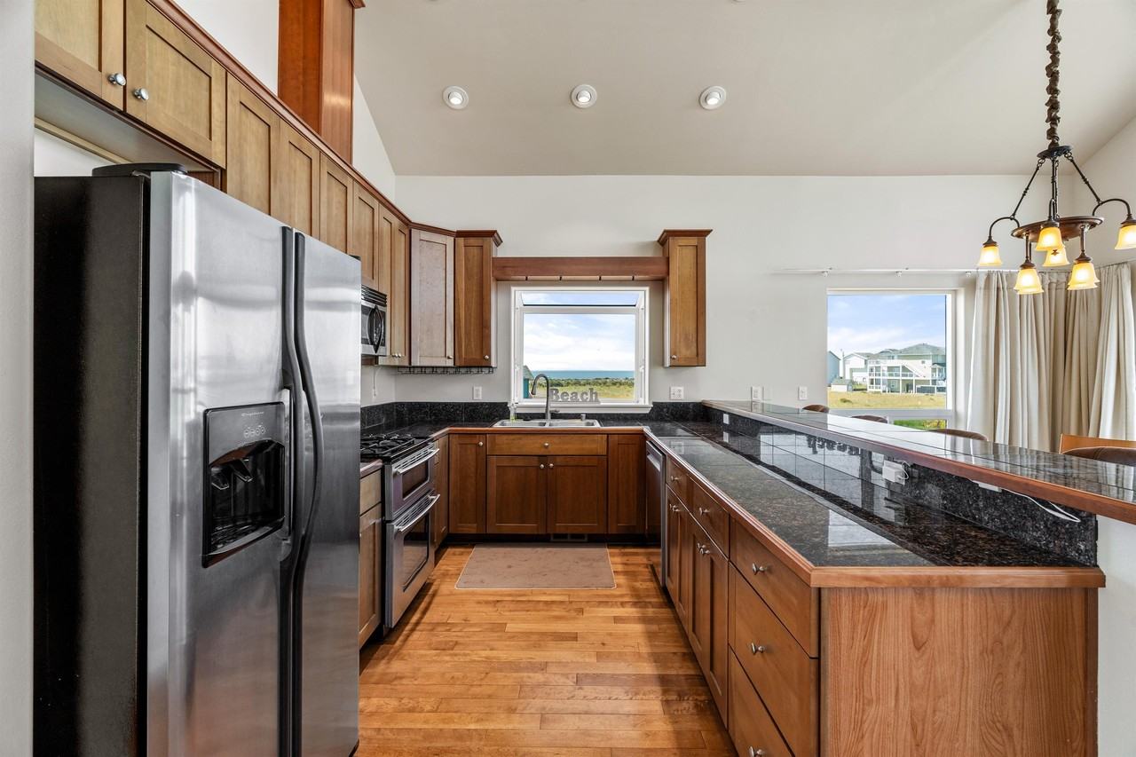 1472 Trade Wind Ave Sw - Photo 3 of 26