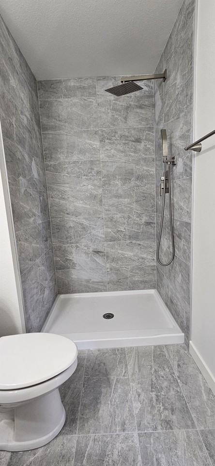 908 Baysinger Pl - Photo 2 of 37