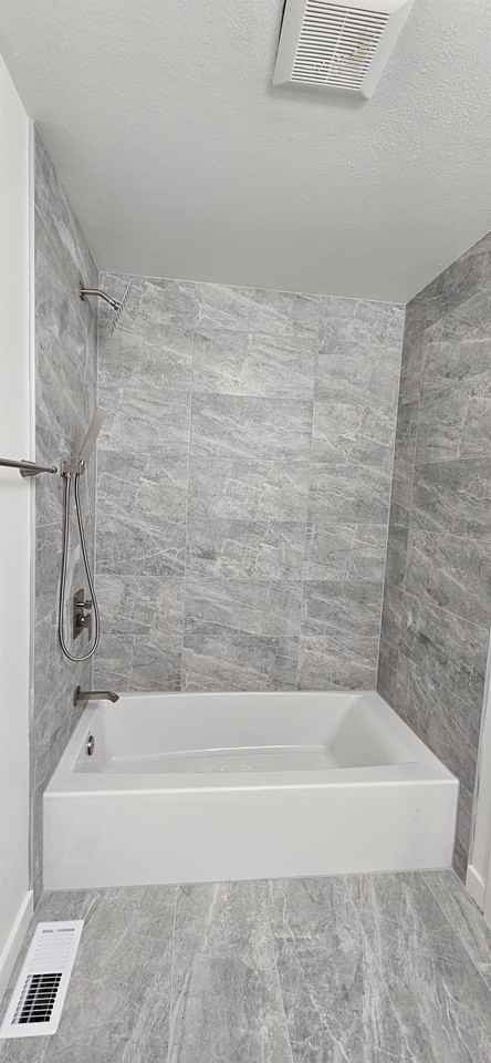 908 Baysinger Pl - Photo 4 of 37