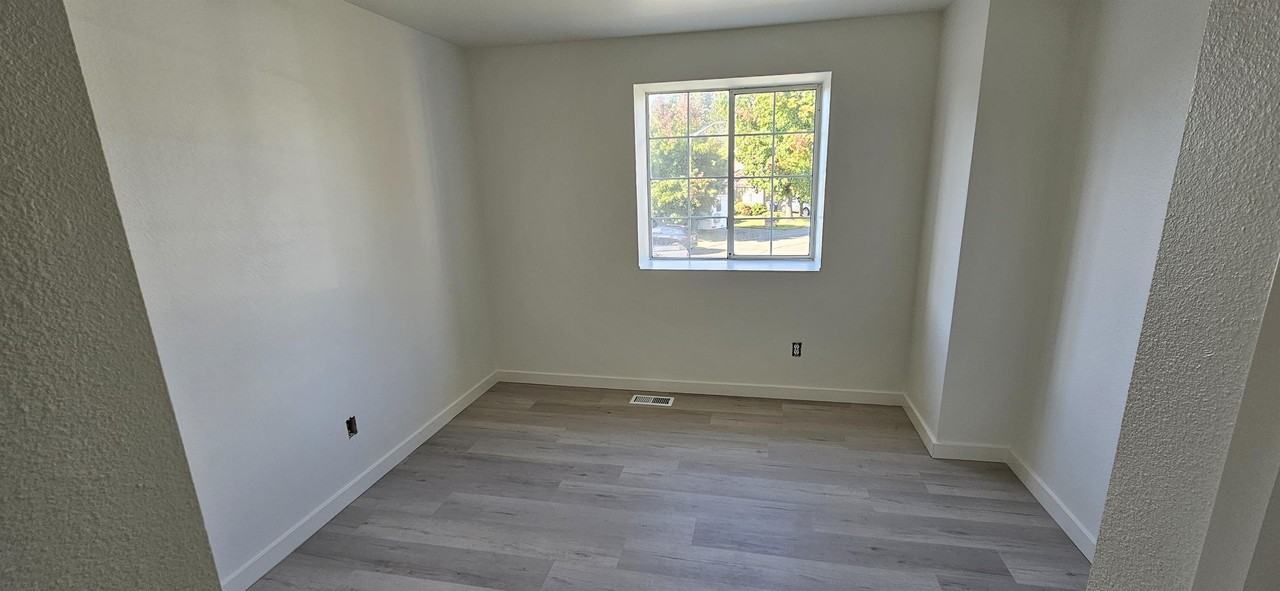 908 Baysinger Pl - Photo 6 of 37