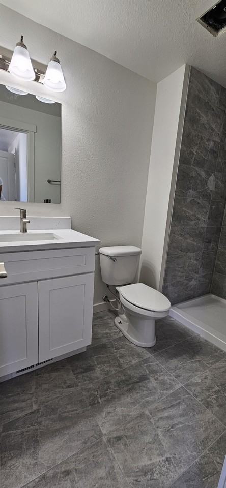 908 Baysinger Pl - Photo 4 of 37