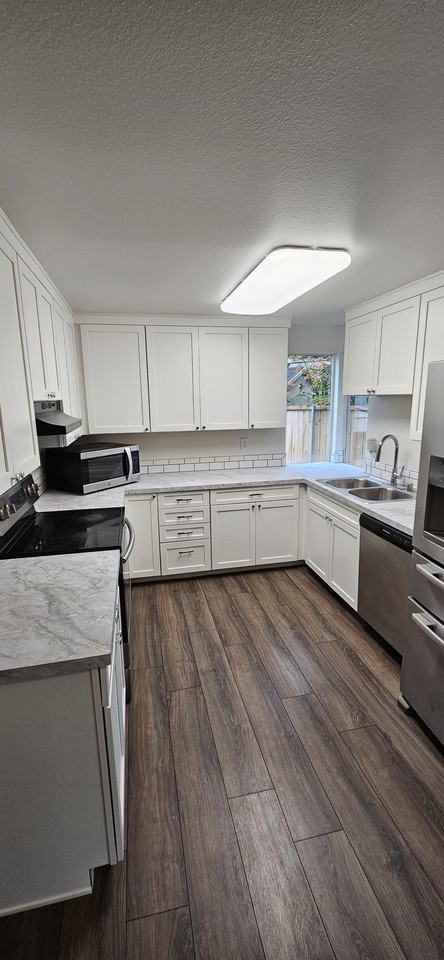 908 Baysinger Pl - Photo 2 of 37