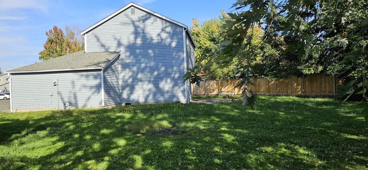 908 Baysinger Pl - Photo 6 of 37
