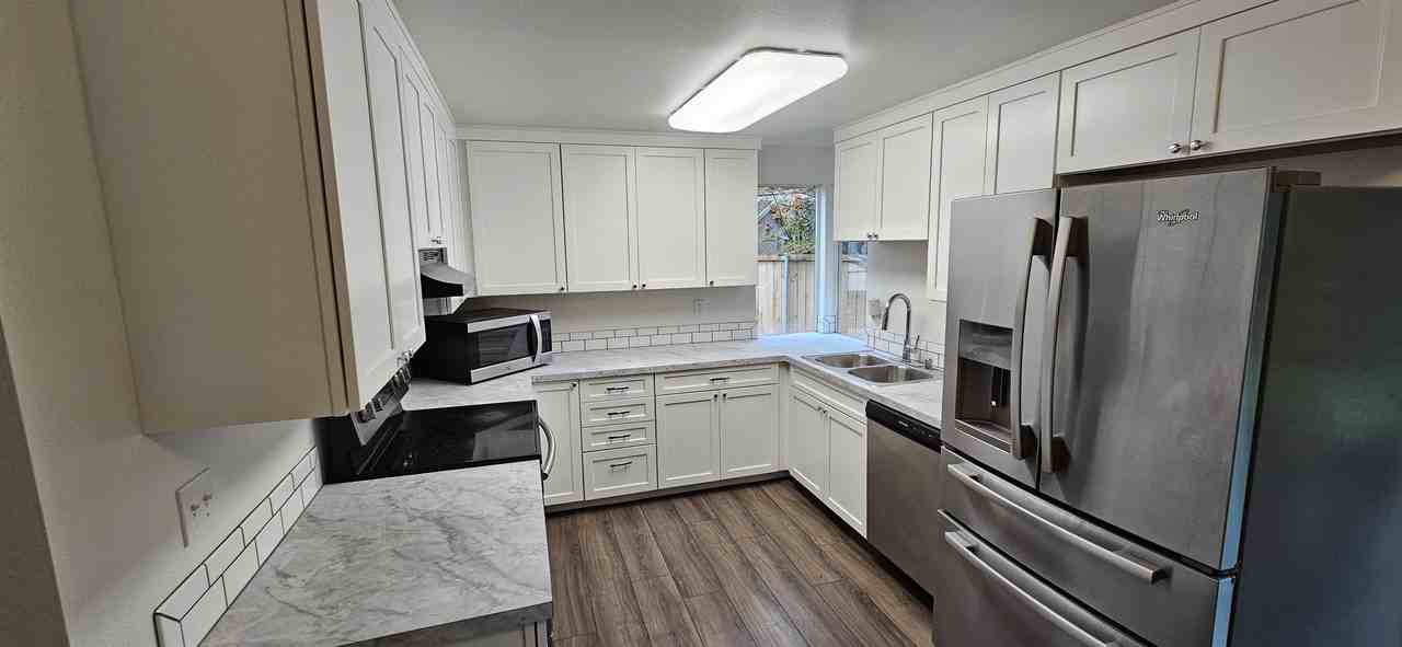 908 Baysinger Pl - Photo 3 of 37