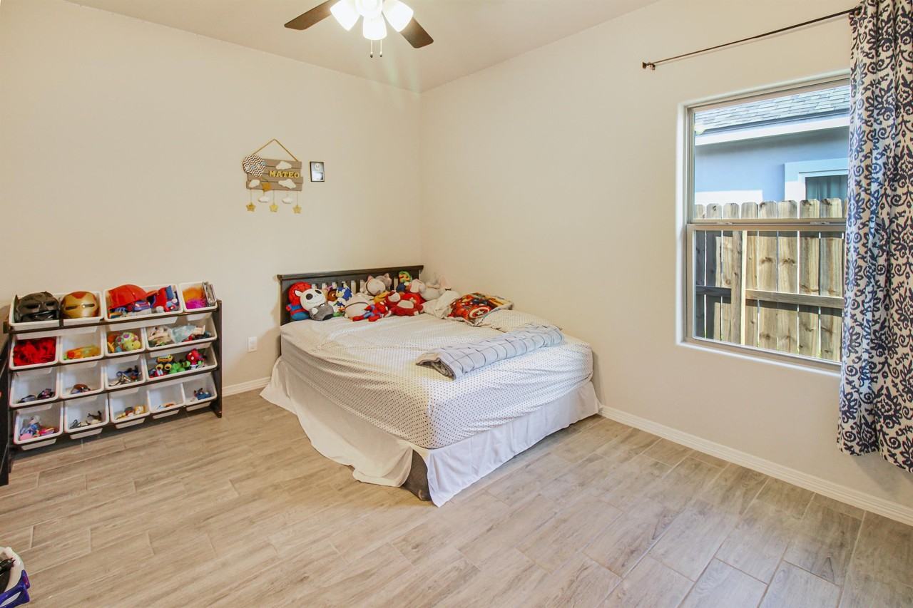 1309 S Rockport St - Photo 5 of 18