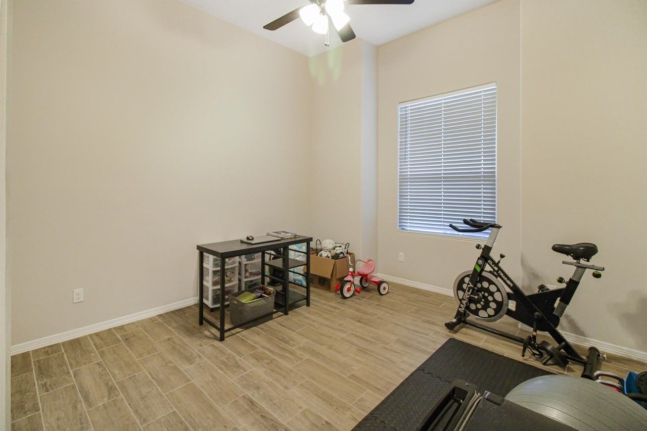 1309 S Rockport St - Photo 4 of 18