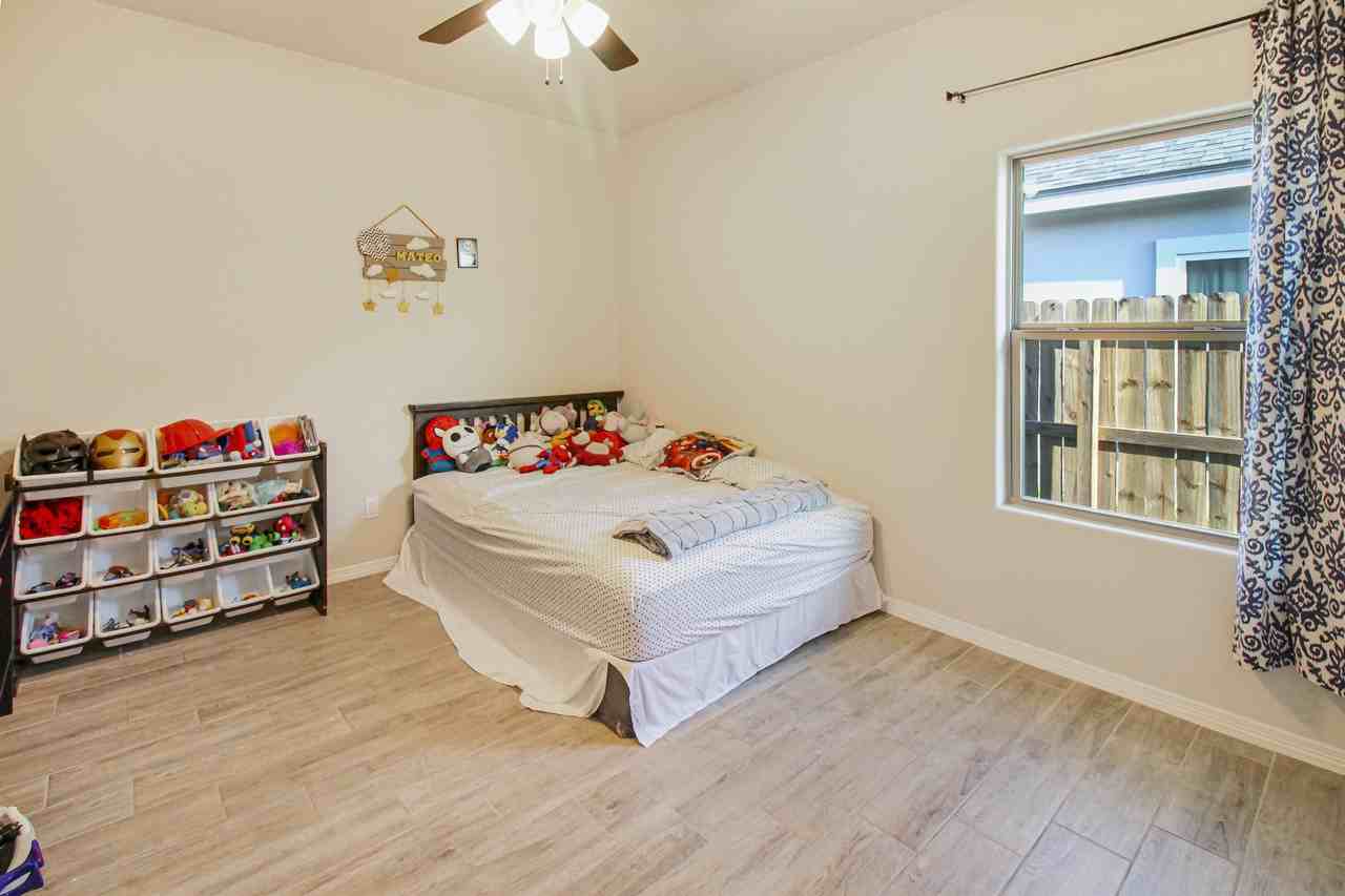 1309 S Rockport St - Photo 3 of 18