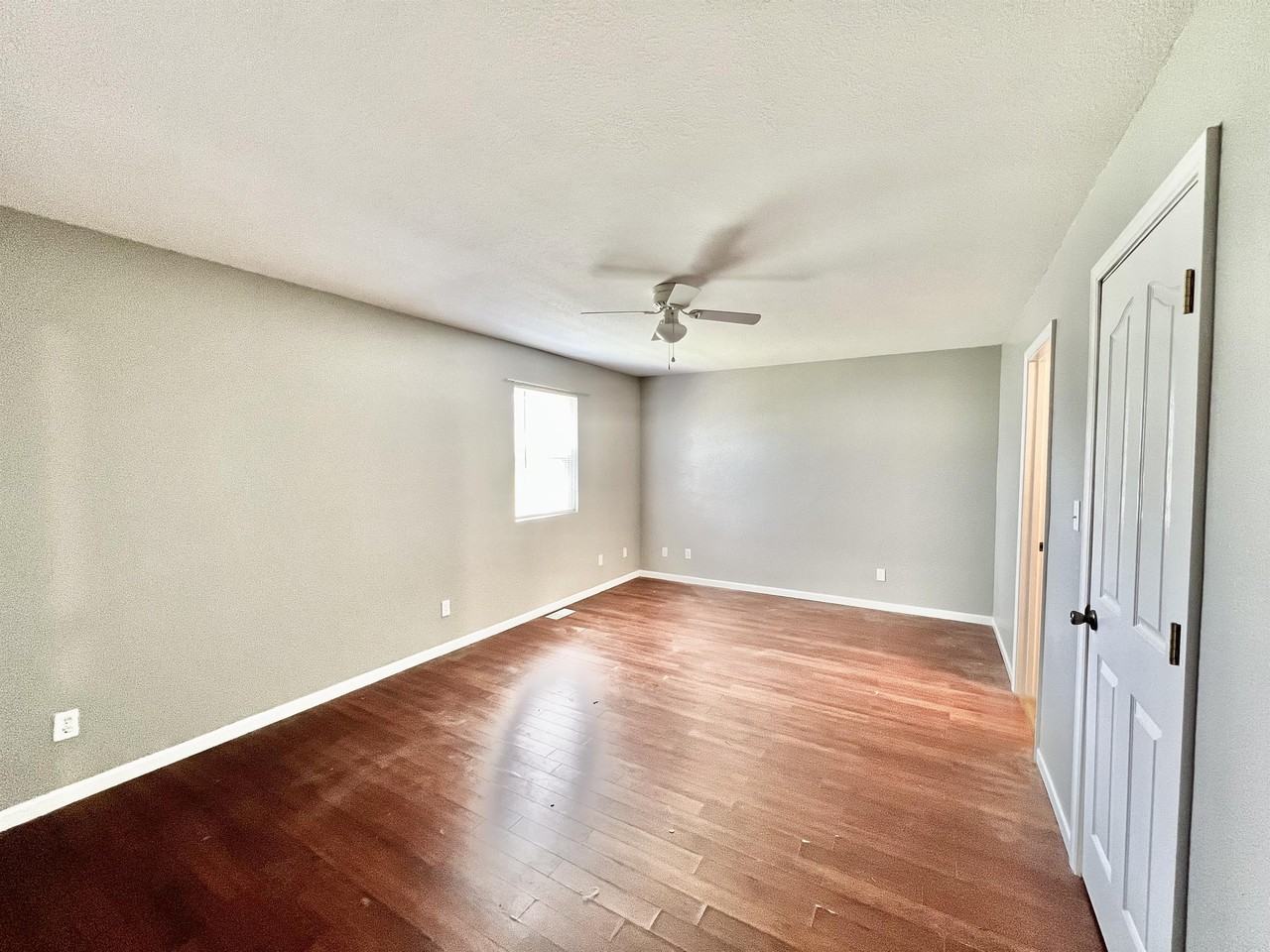 1208 E Grand Ave #B - Photo 3 of 10