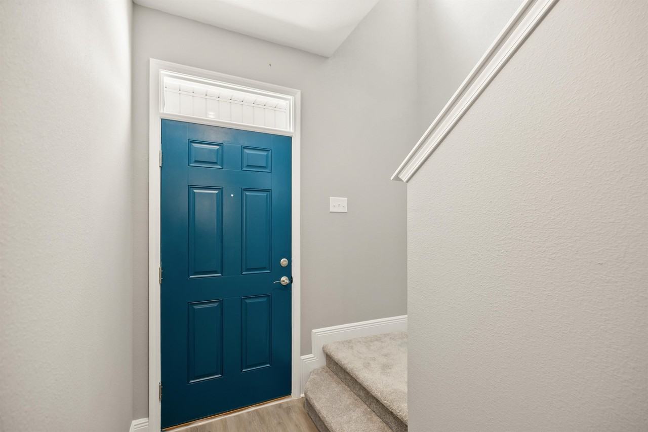 319 Carmel Dr #1 - Photo 5 of 48