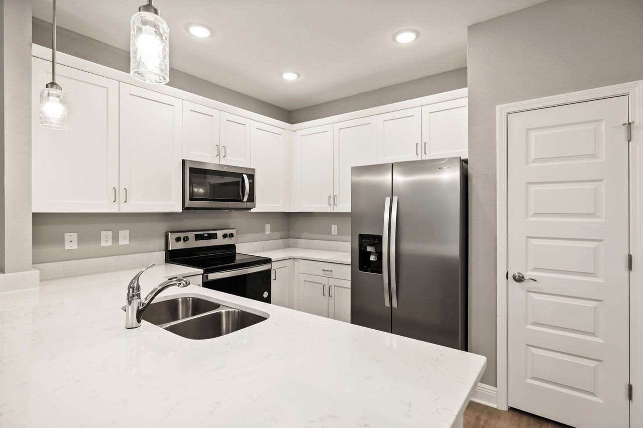 319 Carmel Dr #1 - Photo 4 of 48