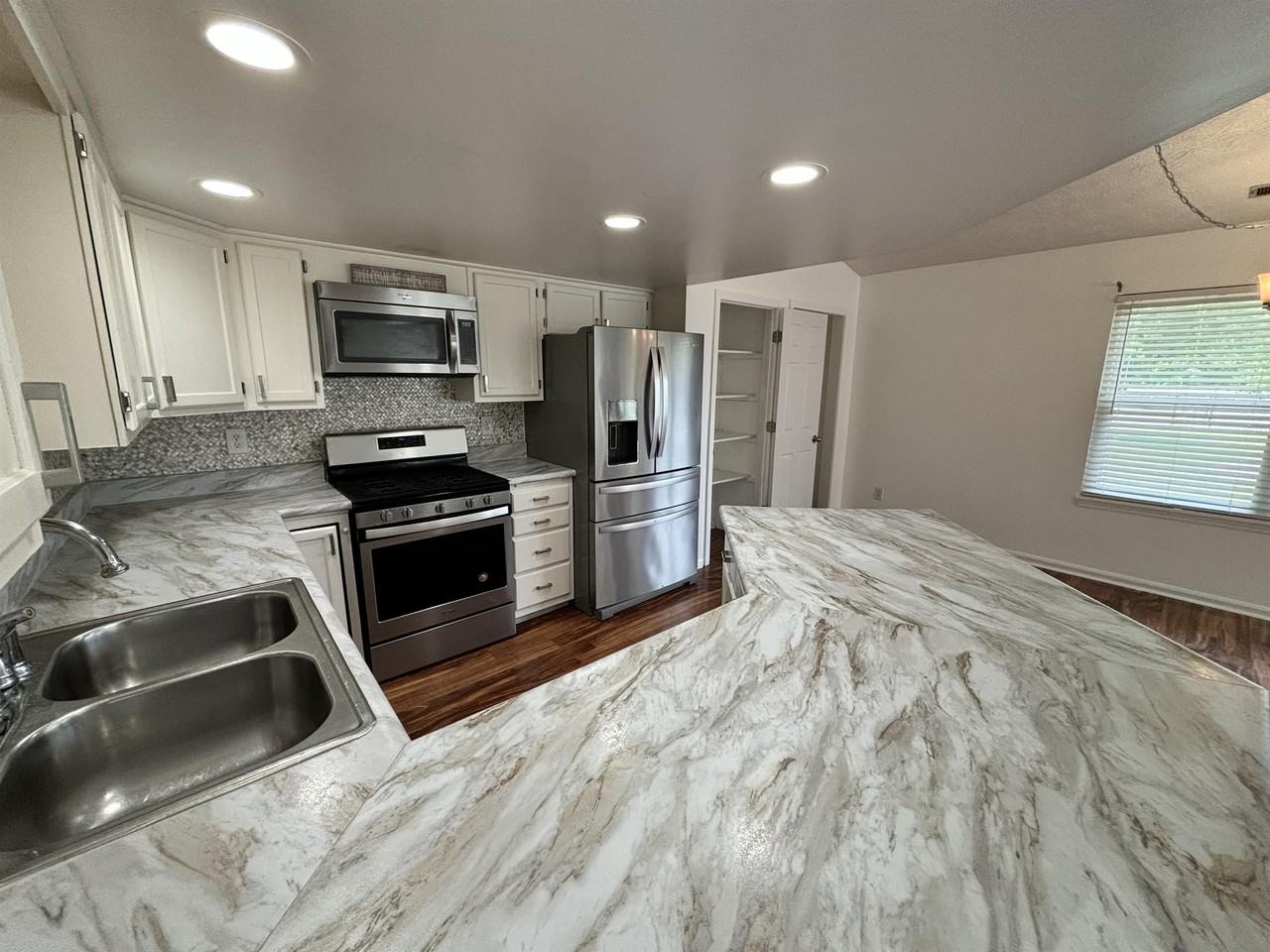 3065 Shellbark Dr - Photo 7 of 25