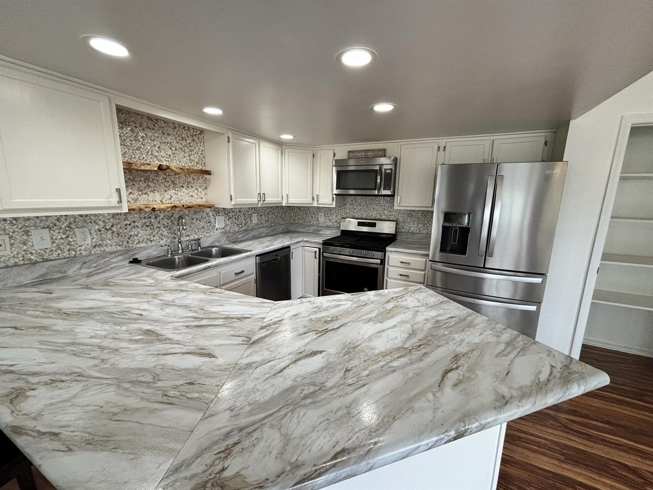 3065 Shellbark Dr - Photo 4 of 25