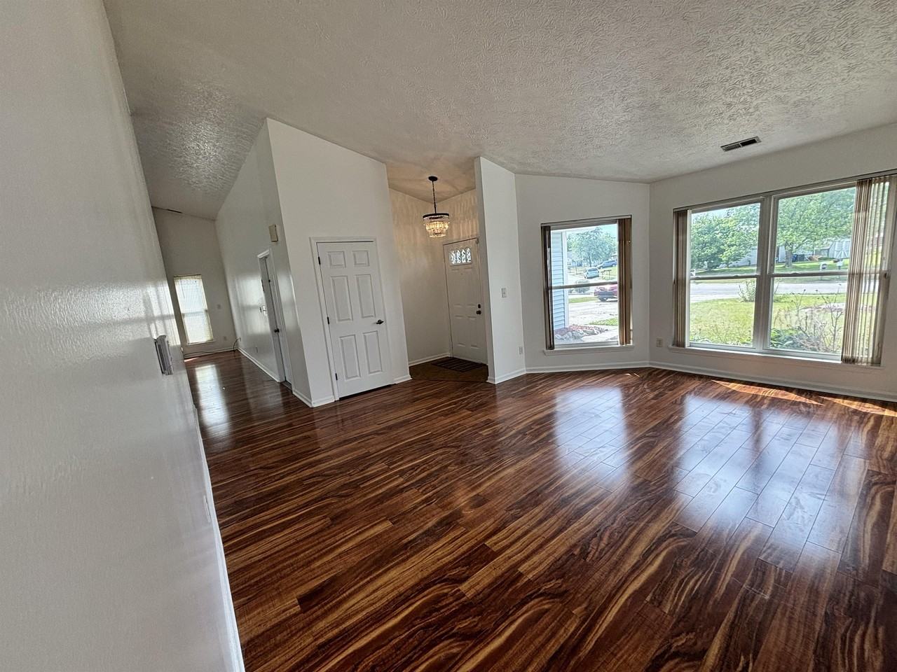 3065 Shellbark Dr - Photo 5 of 25