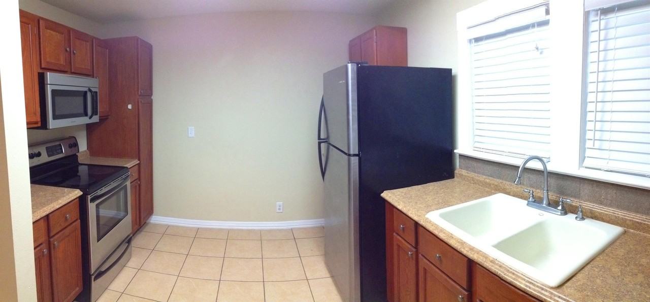 1004 N Gordon St - Photo 2 of 21