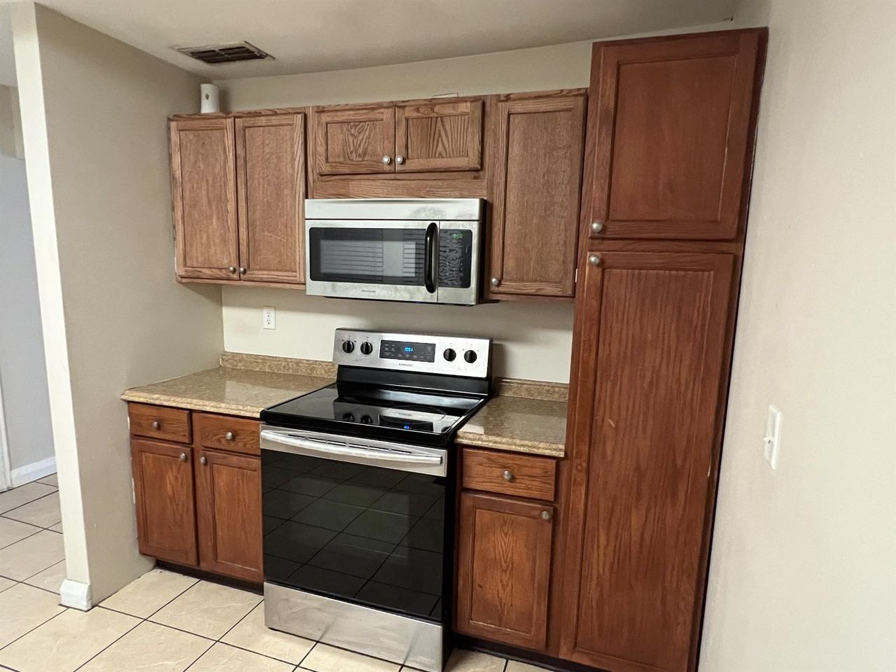 1004 N Gordon St - Photo 7 of 21