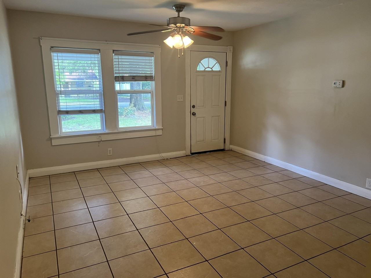 1004 N Gordon St - Photo 4 of 21