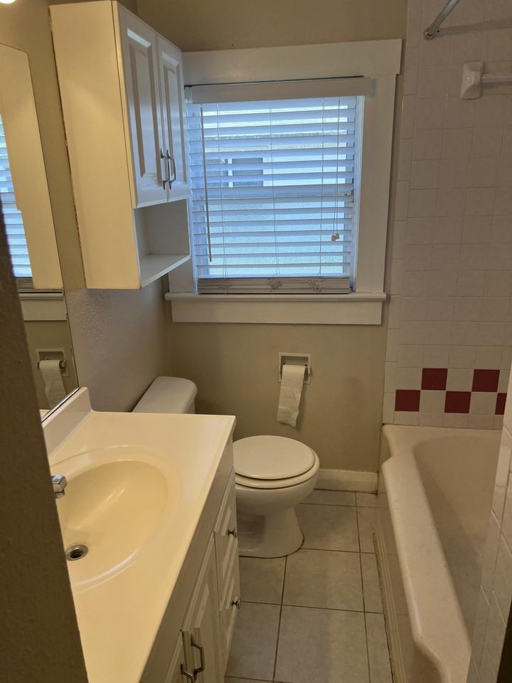 1004 N Gordon St - Photo 7 of 21