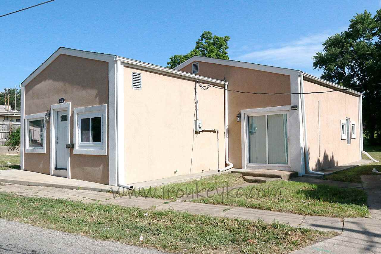 210 E College St - Photo 3 of 24