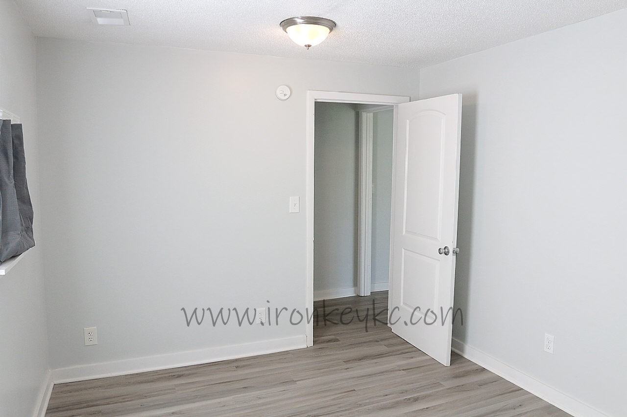 210 E College St - Photo 3 of 24