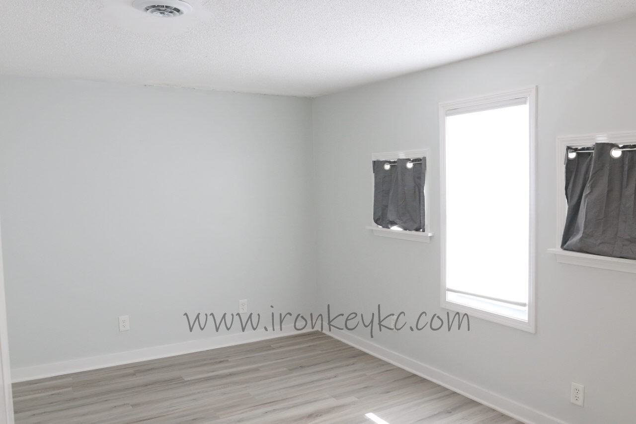 210 E College St - Photo 5 of 24