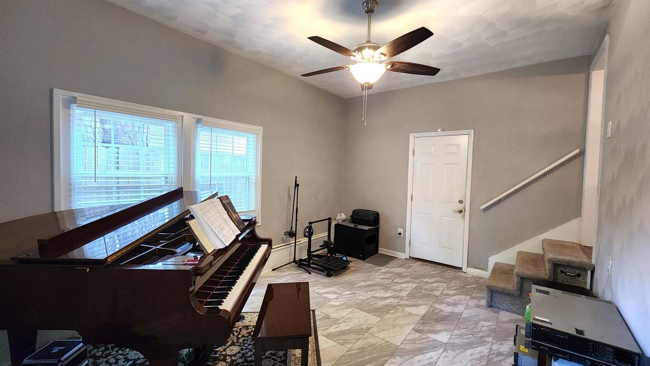 3213 Locust Ave - Photo 4 of 22