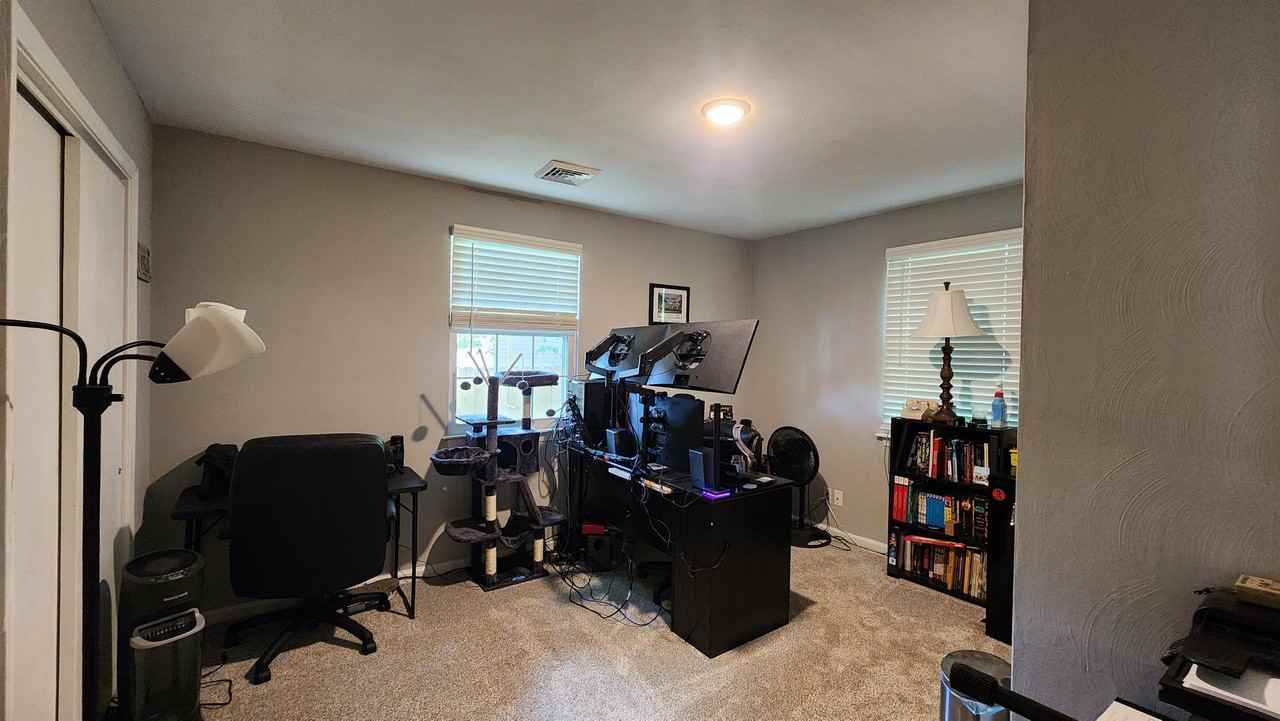 3213 Locust Ave - Photo 6 of 22