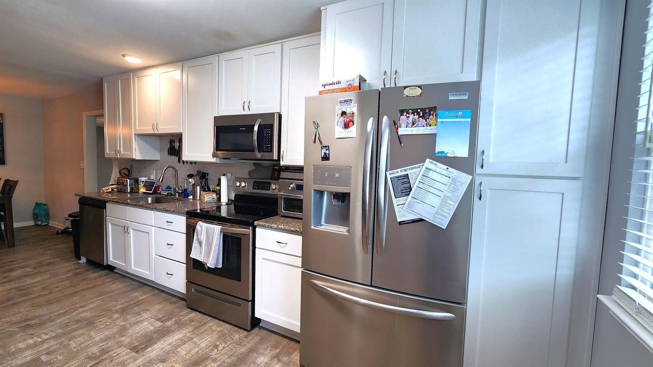 3213 Locust Ave - Photo 2 of 22