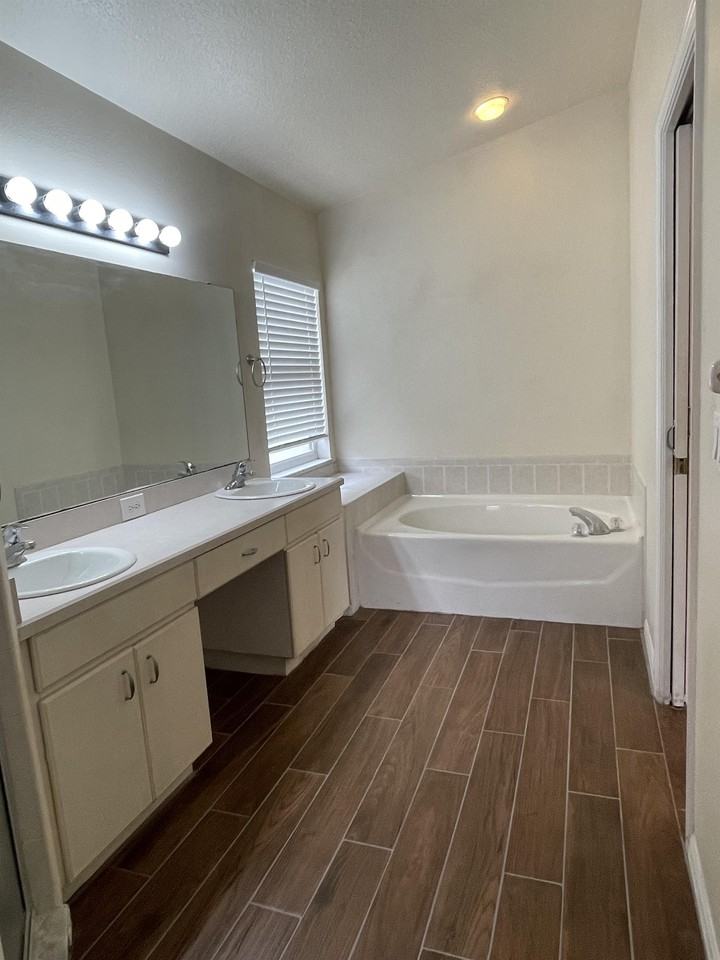 13804 Ogakor Dr - Photo 4 of 24