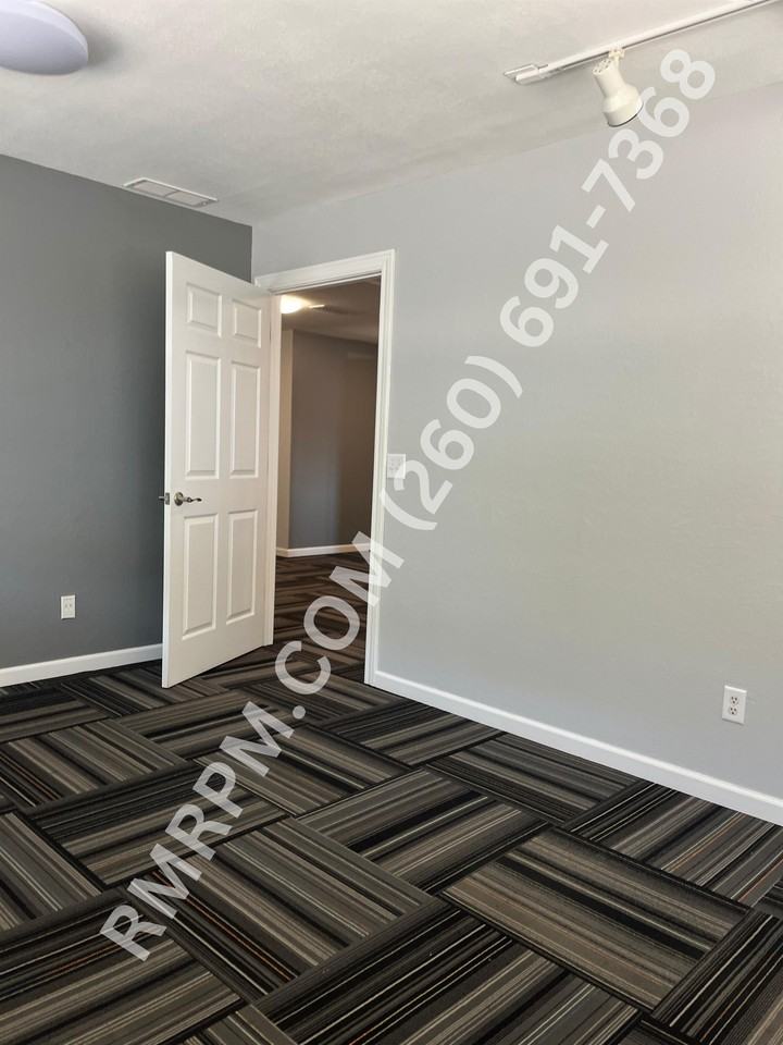 4915 Illinois Road - Photo 5 of 16