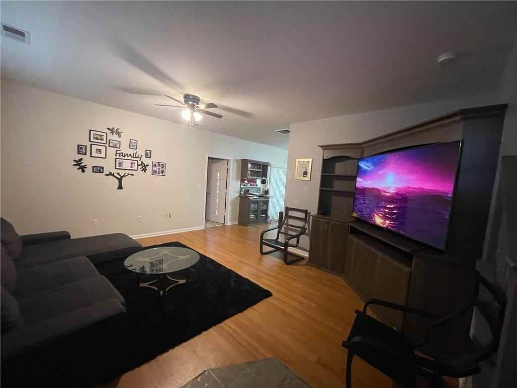 2409 Leytonstone Dr - Photo 4 of 27