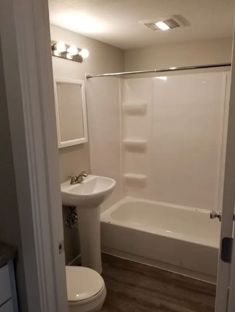 543 Putnam St - Photo 7 of 8