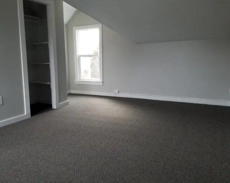 543 Putnam St - Photo 3 of 8