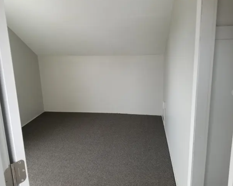 543 Putnam St - Photo 4 of 8