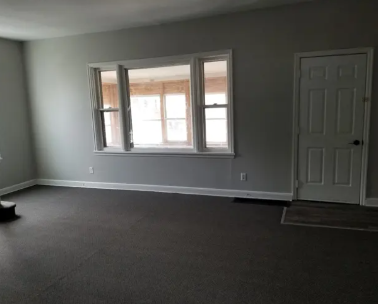 543 Putnam St - Photo 5 of 8