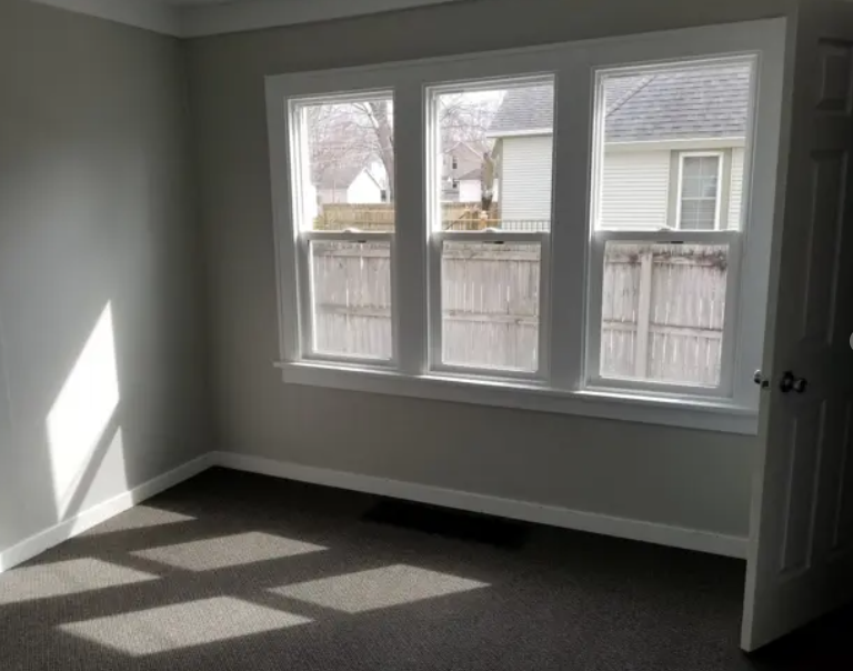 543 Putnam St - Photo 2 of 8