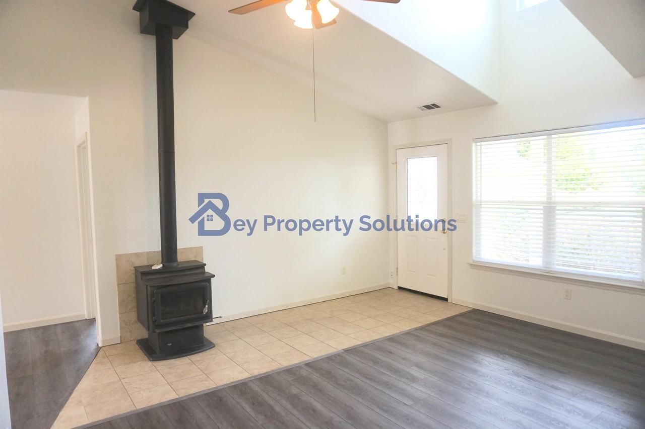 365 Zenon Way - Photo 5 of 20