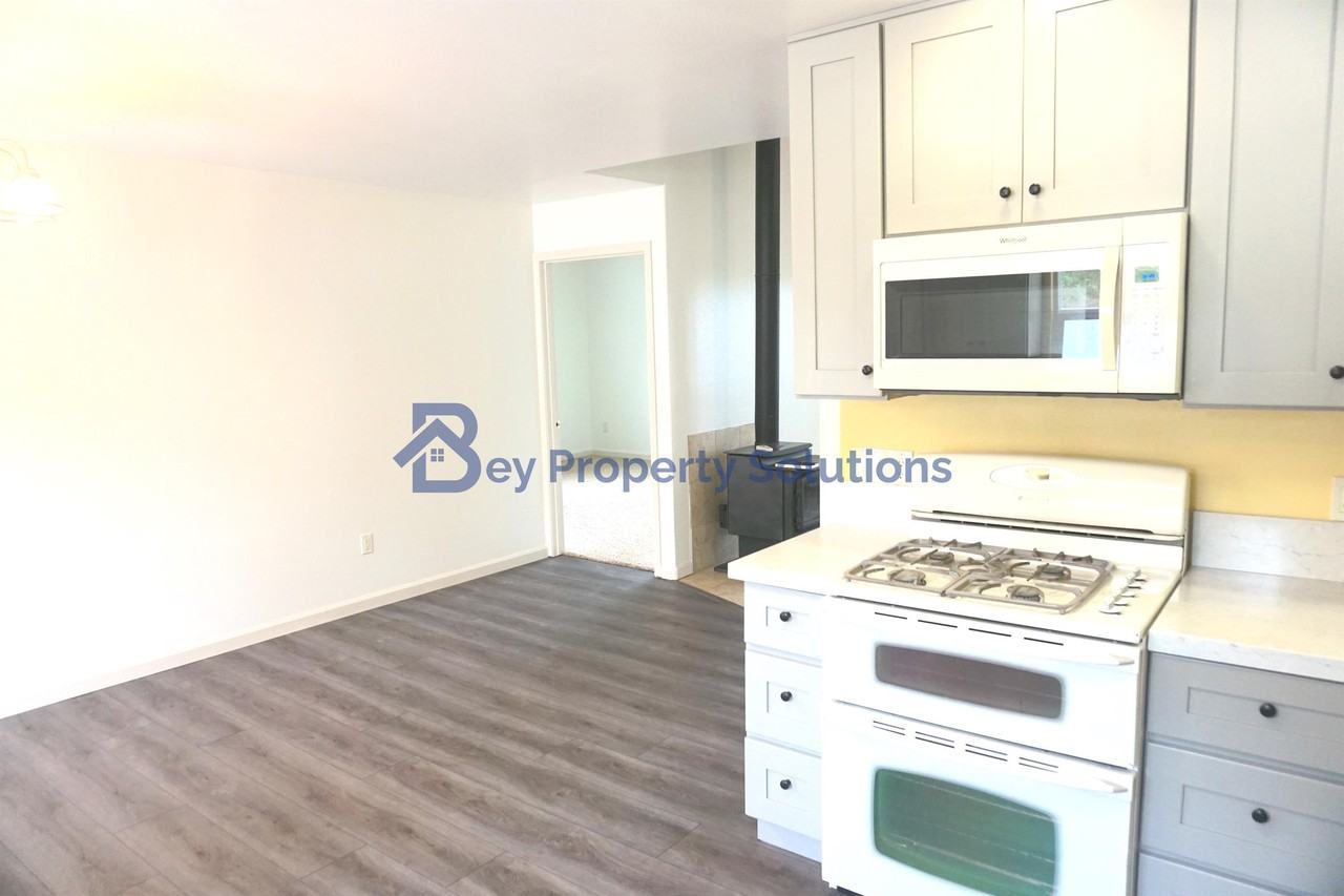 365 Zenon Way - Photo 5 of 20