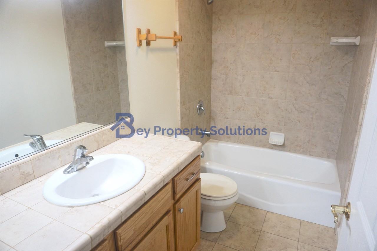 365 Zenon Way - Photo 5 of 20