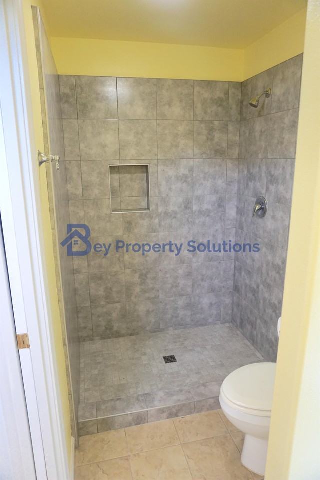 365 Zenon Way - Photo 7 of 20